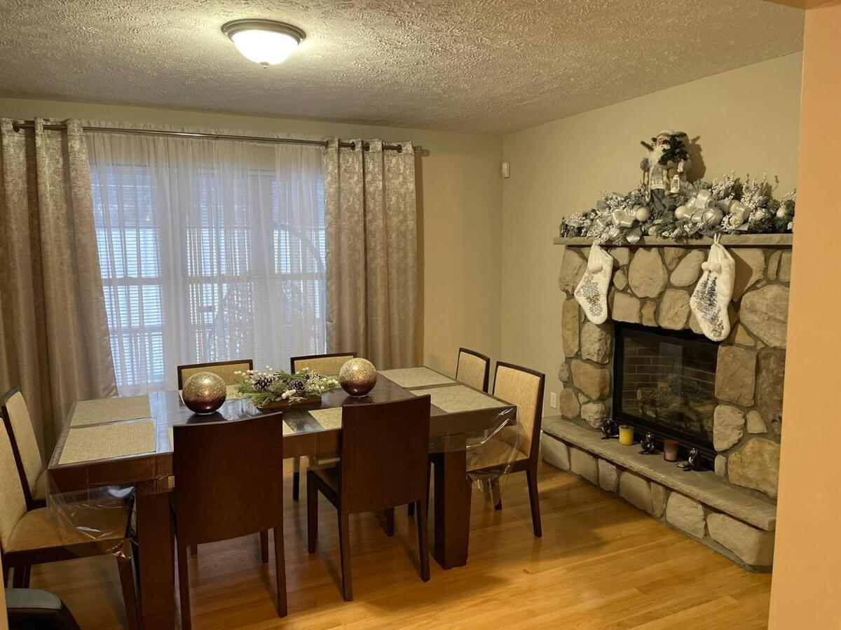 Gorgeous House Private Pool Hot Tub Playroom Holiday home Long Pond