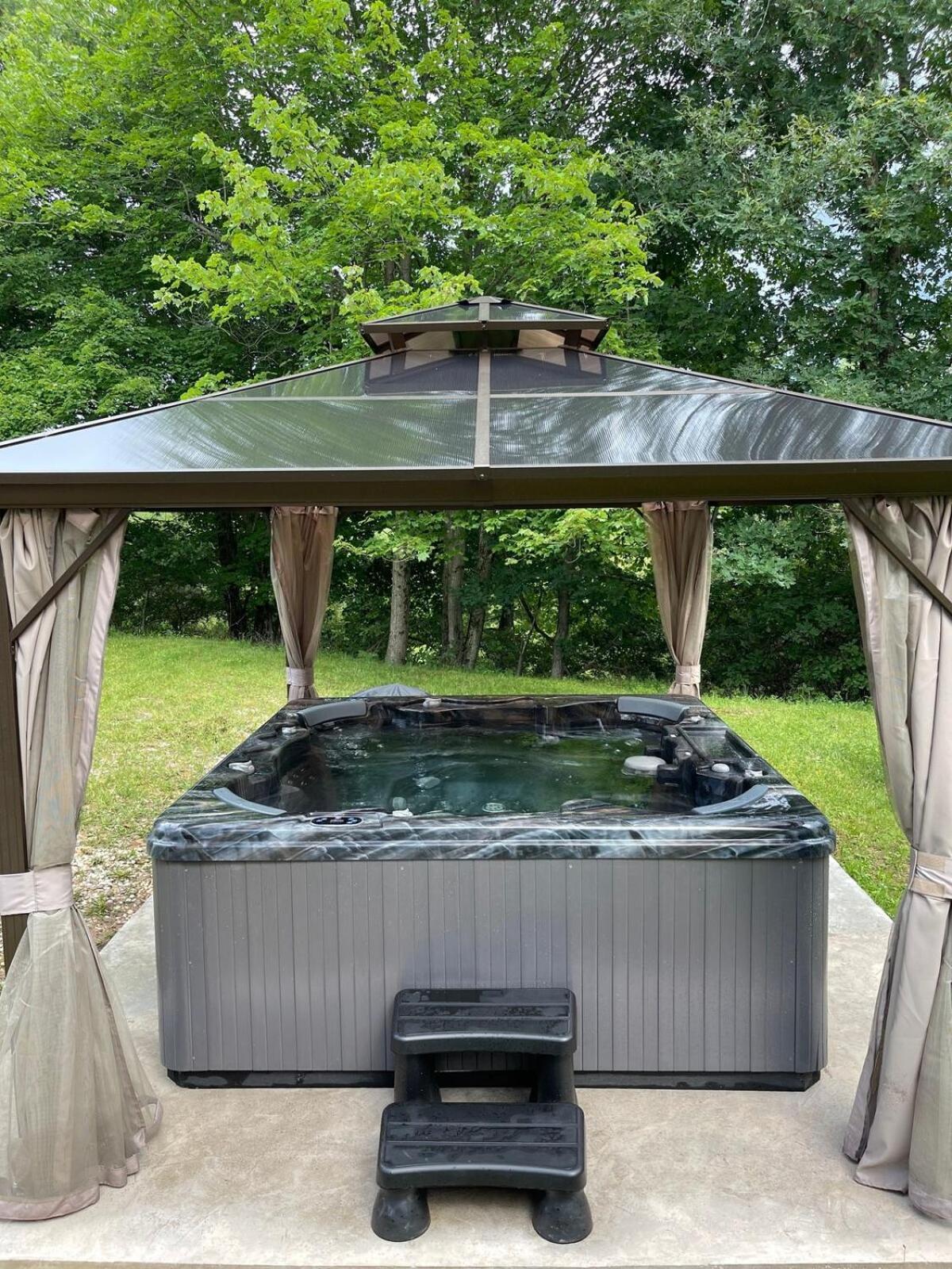 Gorgeous House Private Pool Hot Tub Playroom Long Pond