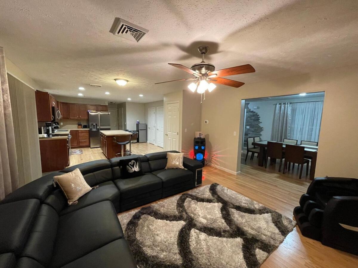 Gorgeous House Private Pool Hot Tub Playroom Holiday home Long Pond