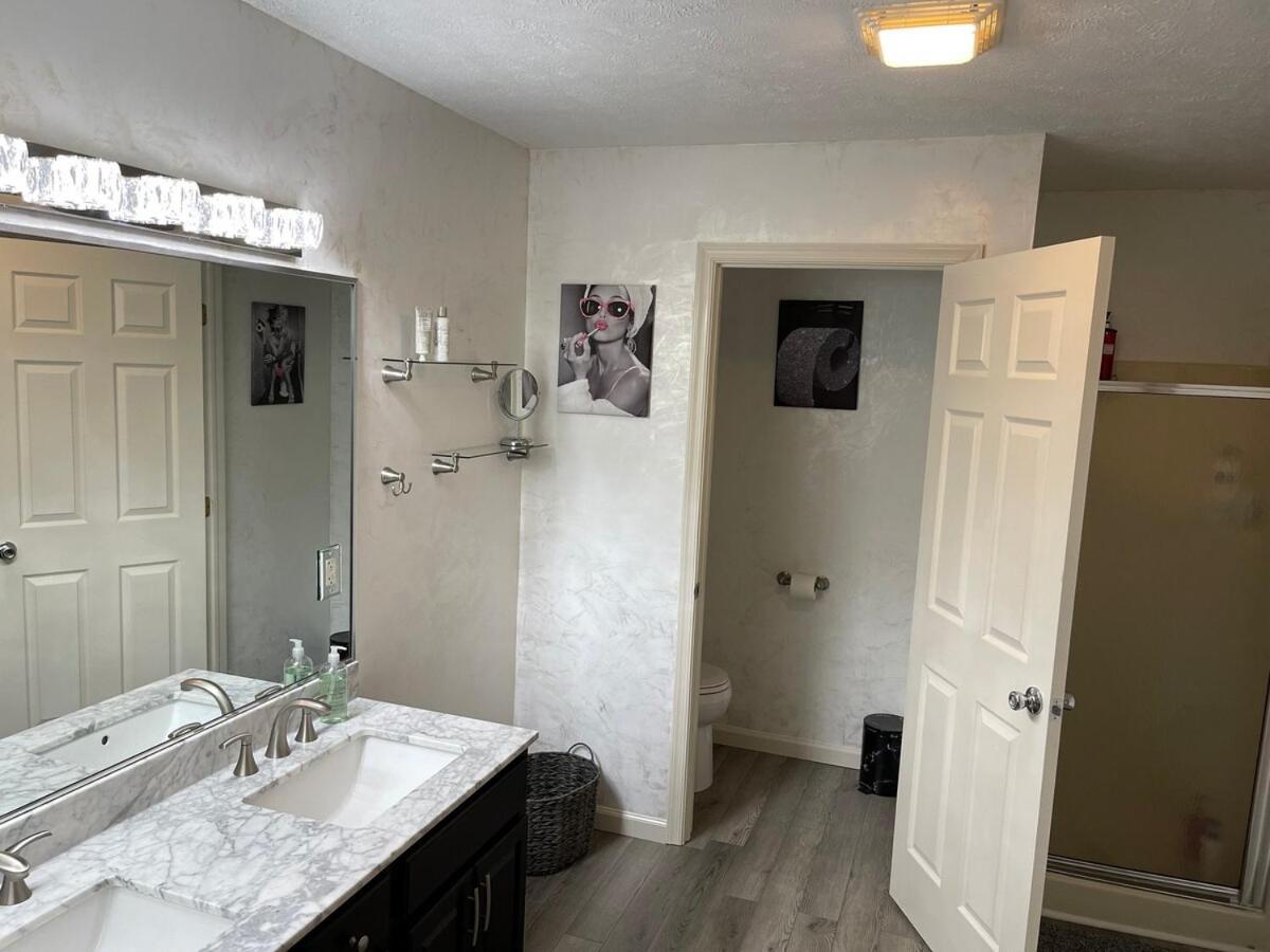 Gorgeous House Private Pool Hot Tub Playroom Long Pond