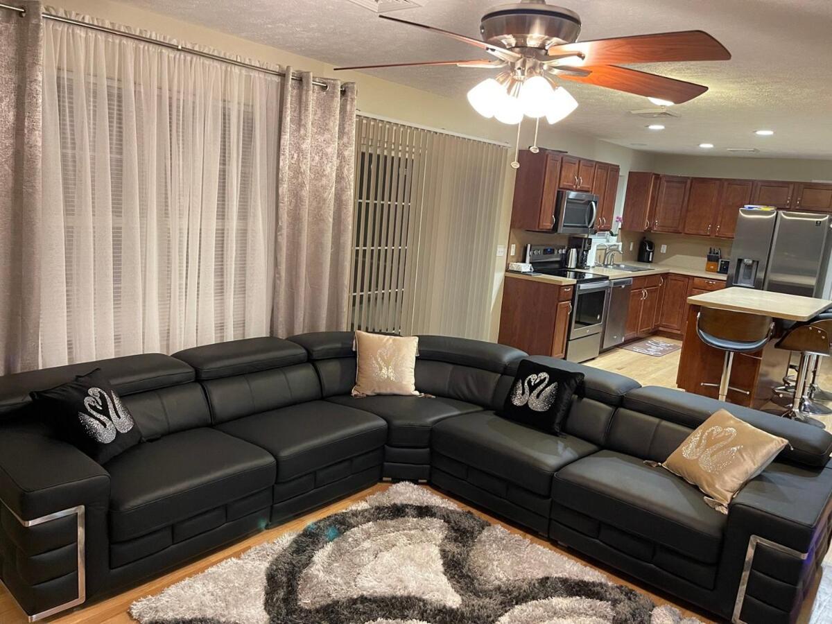 Gorgeous House Private Pool Hot Tub Playroom Holiday home