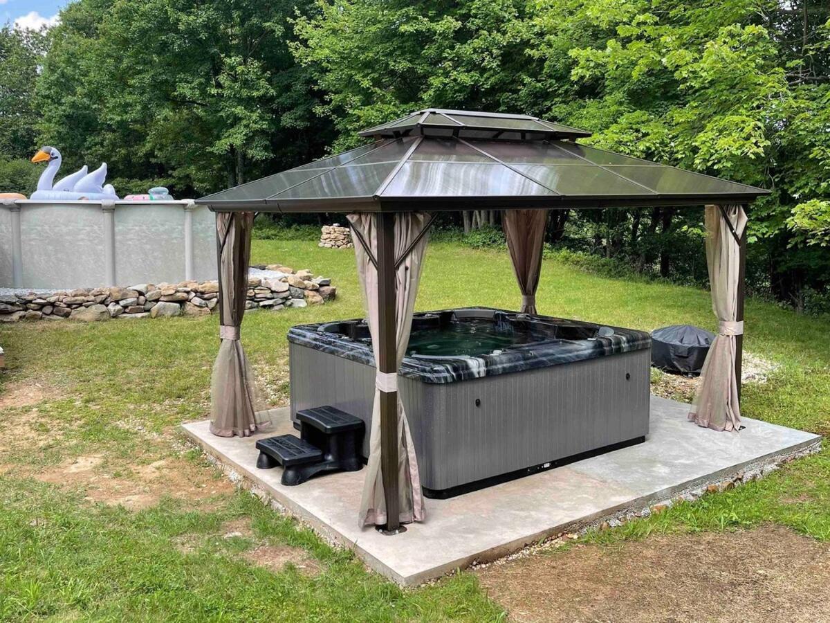 Gorgeous House Private Pool Hot Tub Playroom Holiday home Long Pond