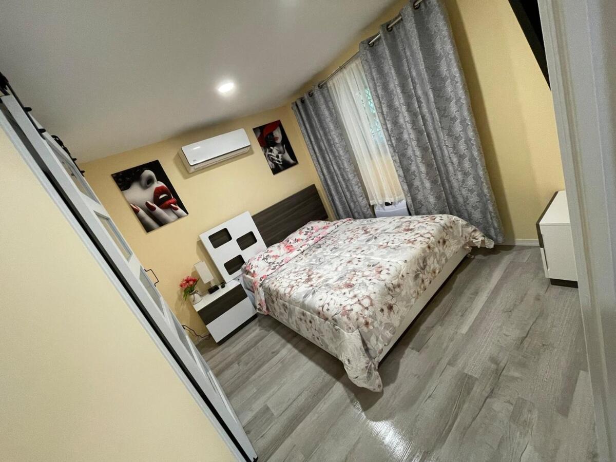 Holiday home Gorgeous House Private Pool Hot Tub Playroom